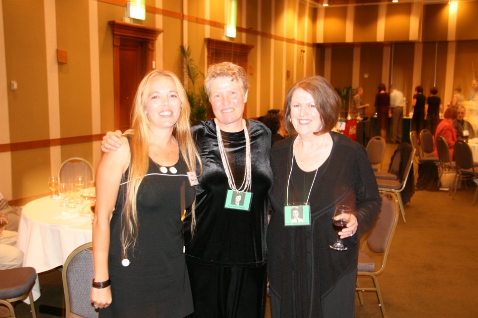 1117-MichellePicken-Carol-Janine-ph