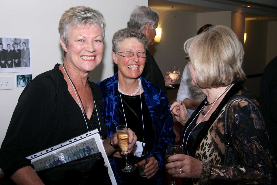 IMG 6292-Narelle-Carol-Urszula-Reunion22Sept-Dinner-1920